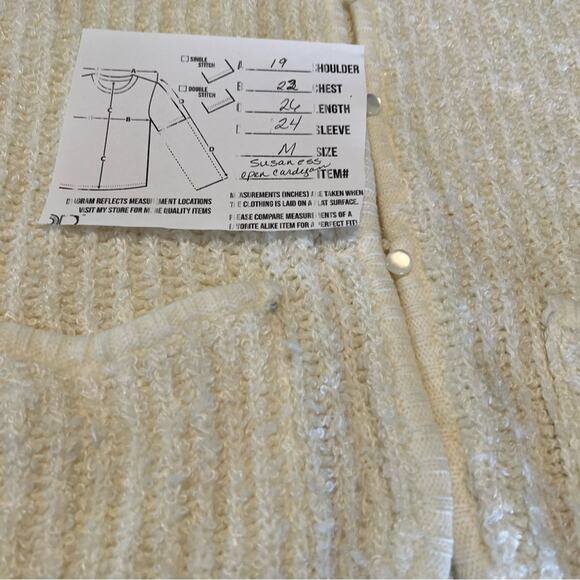 Tunic length button down cardigan.  Pearl buttons. front pockets szM Susan Ess - Picture 7 of 10